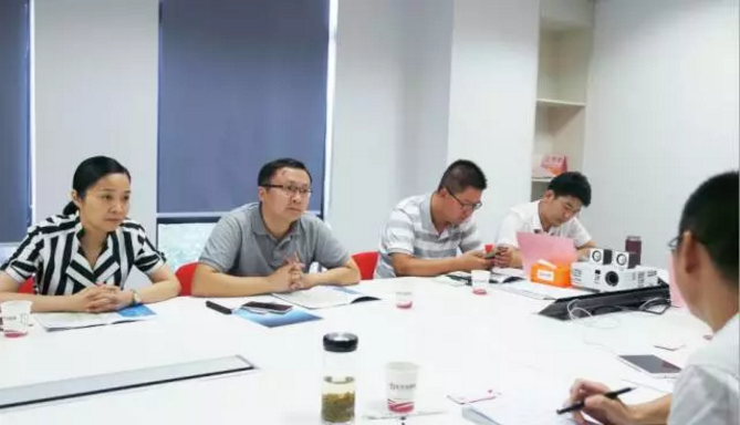 舉行建筑裝備電商產(chǎn)業(yè)園全國布點(diǎn)投資選址項(xiàng)目的政府對接會，推進(jìn)雙向考察