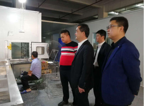 陪同政府園區(qū)對接考察智能手機(jī)配件投資選址項(xiàng)目，加快推進(jìn)項(xiàng)目選址落地