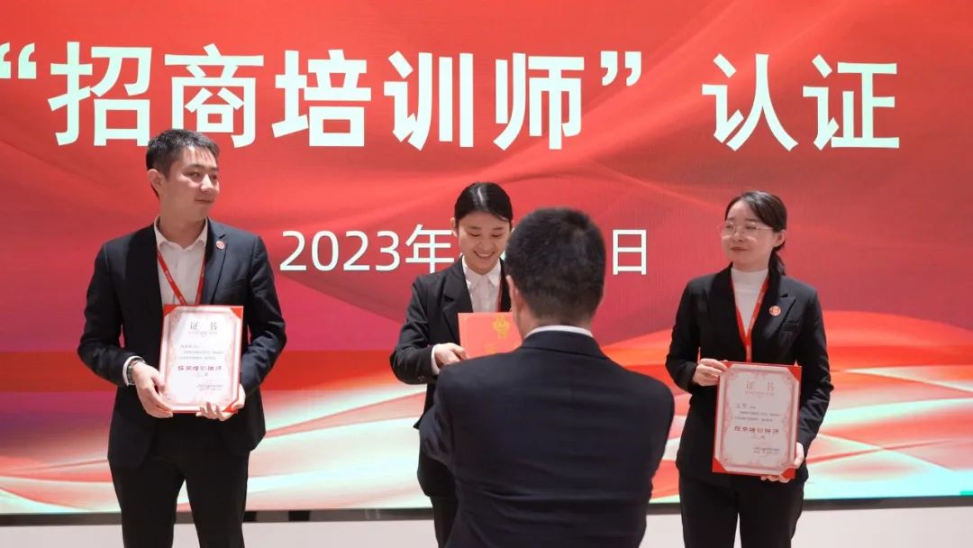 聚勢行，闖新途！東方龍商務(wù)召開一季度“開門紅”總結(jié)表彰暨“奔跑二季度”競賽總動員