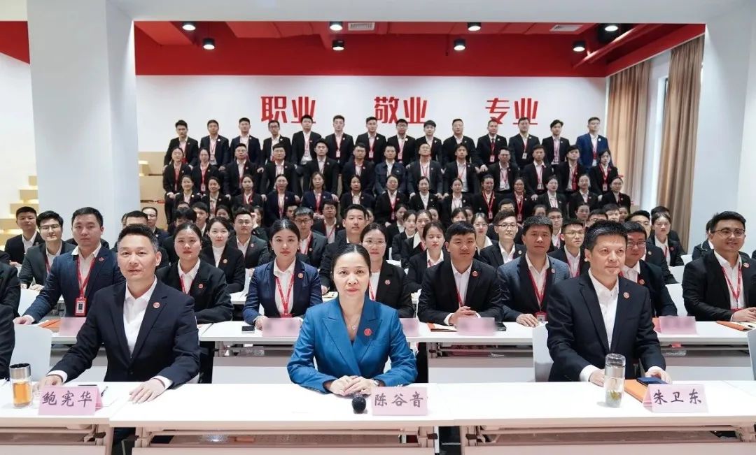 聚勢行，闖新途！東方龍商務(wù)召開一季度“開門紅”總結(jié)表彰暨“奔跑二季度”競賽總動員