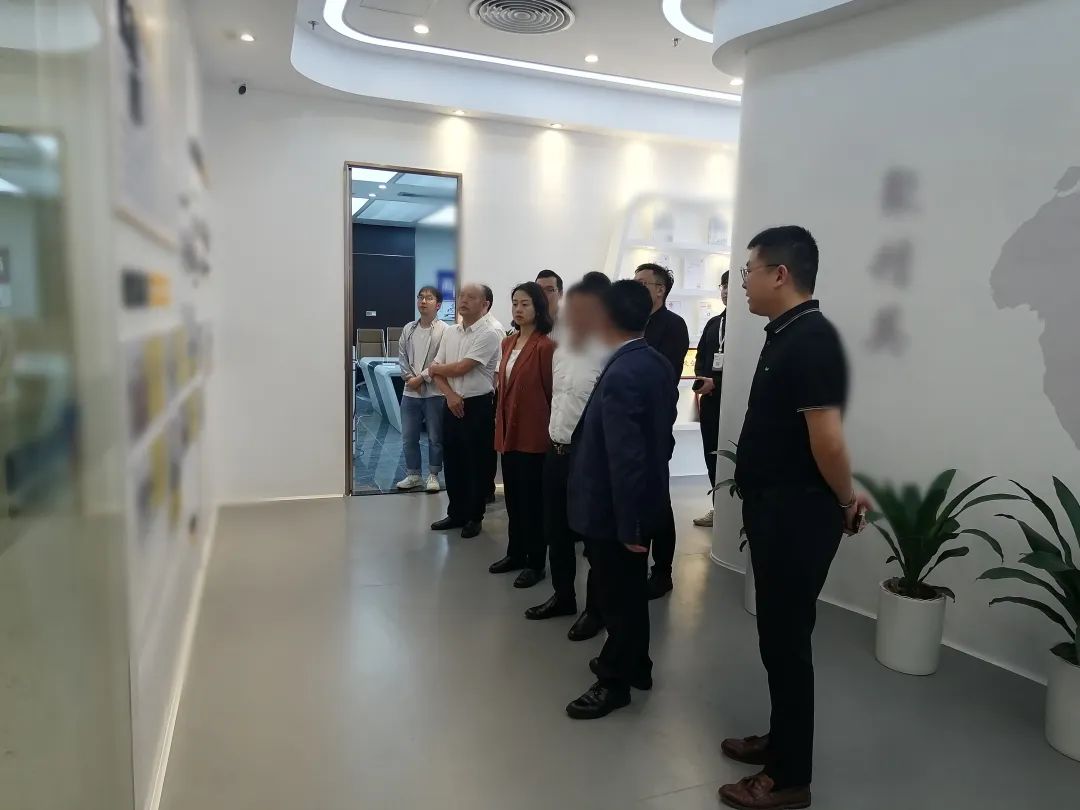 投資額30億，年產(chǎn)值100億！四川某地方政府園區(qū)黨工委書記帶隊(duì)實(shí)地參觀調(diào)研智能終端產(chǎn)業(yè)鏈生產(chǎn)投資選址項(xiàng)目