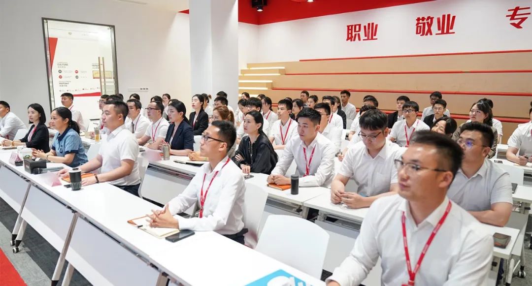 爭、搶、拼、實(shí)！奔跑二季度競賽活動(dòng)圓滿收官！6月下旬，集團(tuán)共34個(gè)優(yōu)質(zhì)投資選址項(xiàng)目通過評估