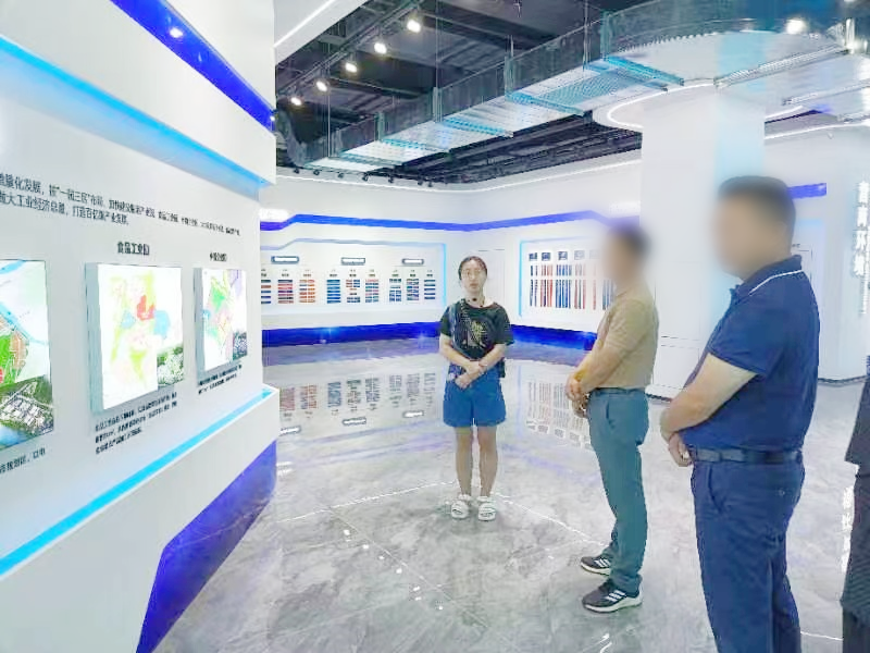 細(xì)分行業(yè)龍頭企業(yè)！光源顯示材料投資選址項(xiàng)目方考察四川某地方政府