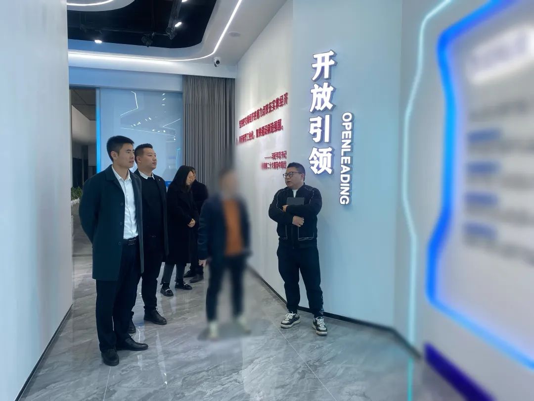 華為、蘋果等知名企業(yè)優(yōu)質(zhì)合作商！專精特新觸控顯示屏擴(kuò)建投資選址項(xiàng)目方反向考察四川某地方政府