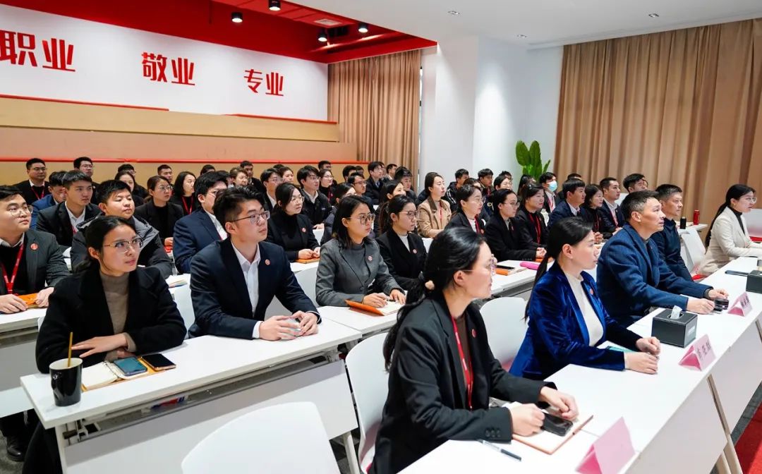 攻堅(jiān)落地有保障，謬力同心創(chuàng)佳績！1月中旬，集團(tuán)共51個(gè)優(yōu)質(zhì)投資選址項(xiàng)目通過評(píng)估