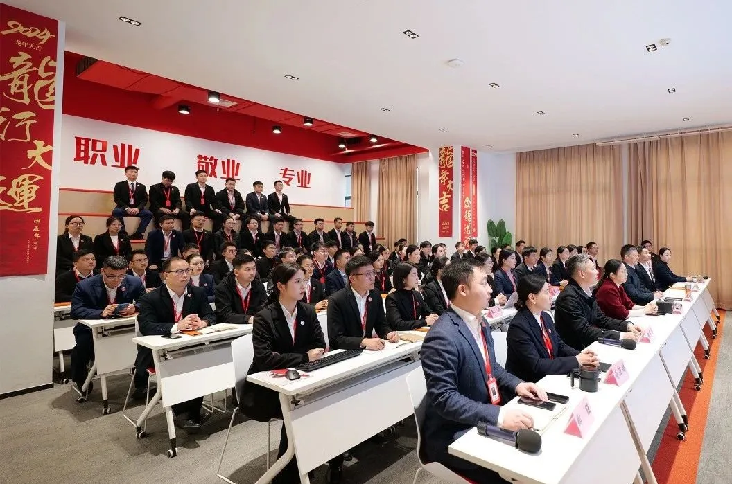 抓牢“項目落地”主線，打好全年“收官戰(zhàn)”！11月下旬，集團(tuán)共35個優(yōu)質(zhì)投資選址項目通過評估