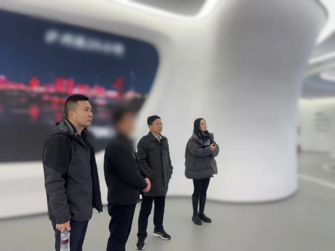 投資額15億，年產(chǎn)值20億！高端功能性新材料生產(chǎn)擴建投資選址項目方反向考察四川某地方政府