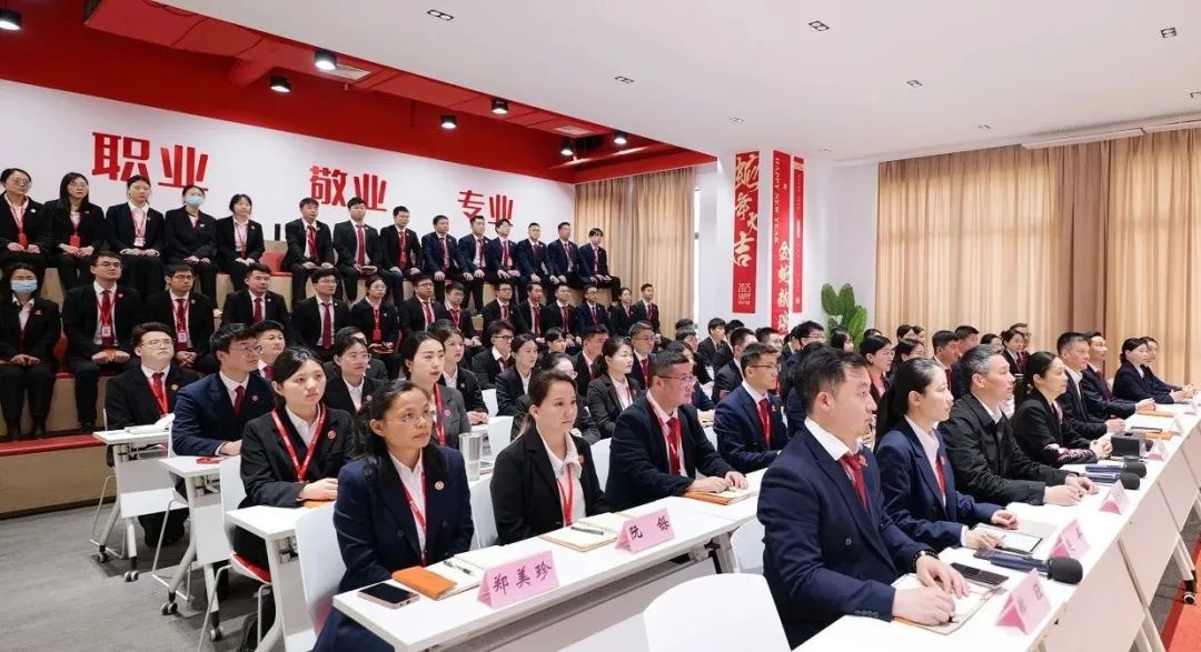 上海東方龍商務(wù)集團(tuán)召開一季度“開門紅”總結(jié)表彰暨“奔跑二季度”競(jìng)賽動(dòng)員會(huì)