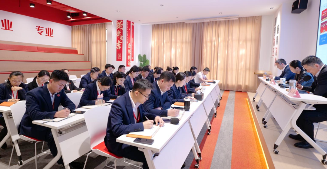 上海東方龍商務集團召開一季度干部會議，剖析發(fā)展現(xiàn)狀，明確“奔跑二季度”沖刺方向