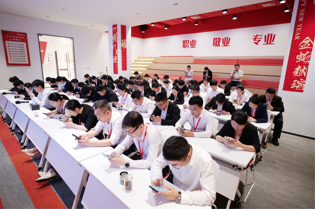 上海東方龍商務(wù)集團(tuán)組織《招商知識及業(yè)務(wù)能力》測評考試，鍛造“精兵強(qiáng)將”招商隊(duì)伍！