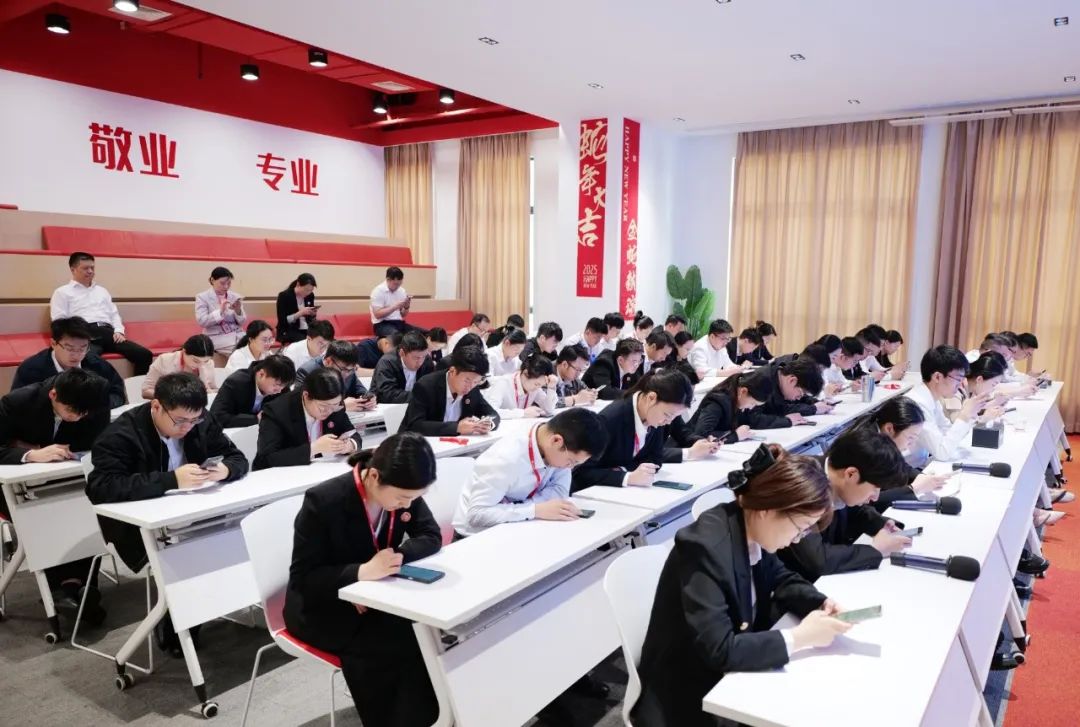 上海東方龍商務(wù)集團(tuán)組織《招商知識及業(yè)務(wù)能力》測評考試，鍛造“精兵強(qiáng)將”招商隊(duì)伍！