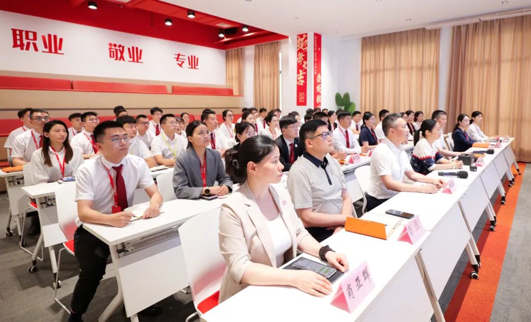 戰(zhàn)高溫，搶進(jìn)度，提質(zhì)量！7月上旬，集團(tuán)共26個(gè)優(yōu)質(zhì)投資選址項(xiàng)目通過(guò)評(píng)估