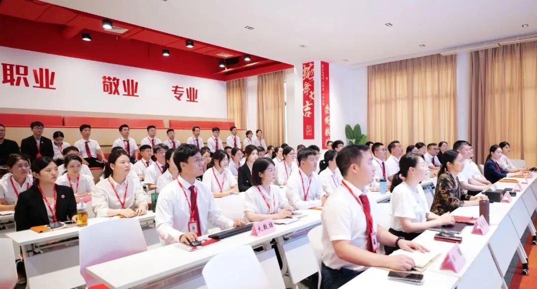 強(qiáng)化創(chuàng)新意識，保障項(xiàng)目開發(fā)質(zhì)量！8月上旬，集團(tuán)共28個(gè)優(yōu)質(zhì)投資選址項(xiàng)目通過評估